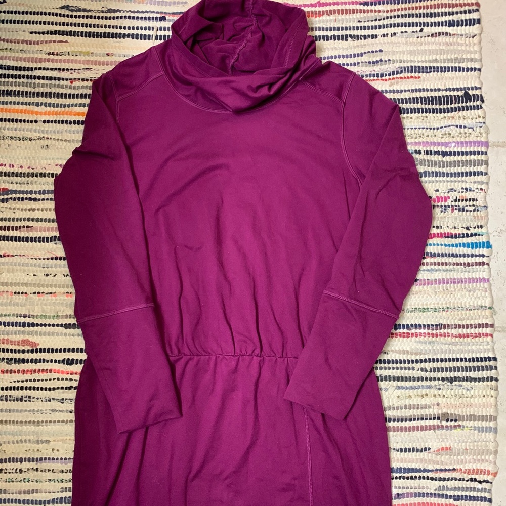 Mountain Hardware magenta tunic